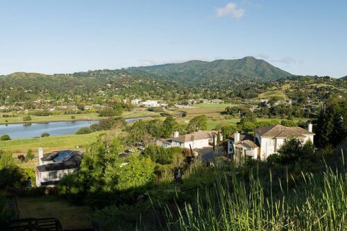 1280px_Mill_Valley_Panorama__as_seen_from_Seaver_Dr_.0